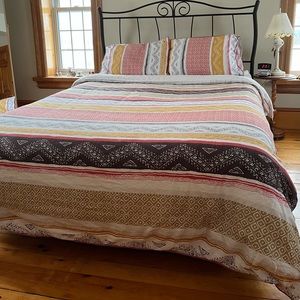 Beautifully patterned queen duvet cover from Simon’s